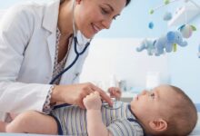 وداعاً لغثيان الحمل الصباحي! دليلك الشامل للحوامل في السعودية والإمارات لتخفيفه طبيعياً وفعالاً