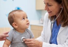 الحوامل وصيف الخليج: دليلك الشامل لتجنب الجفاف والإرهاق الحراري بأمان وراحة!