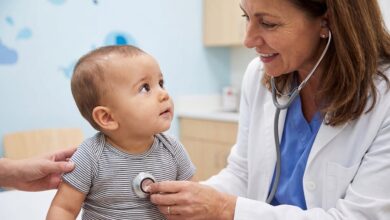 الحوامل وصيف الخليج: دليلك الشامل لتجنب الجفاف والإرهاق الحراري بأمان وراحة!